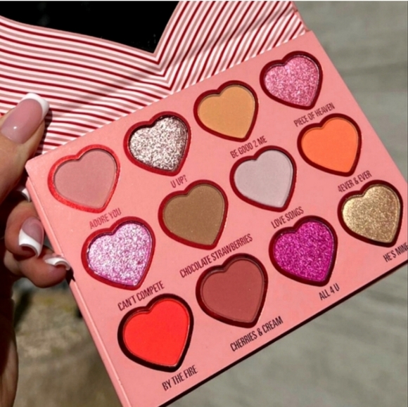 Kylie Valentine's Pressed Powder Eyeshadow Palette - Picture 15 of 16